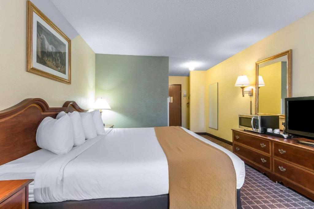 Quality Inn Danville Exterior photo